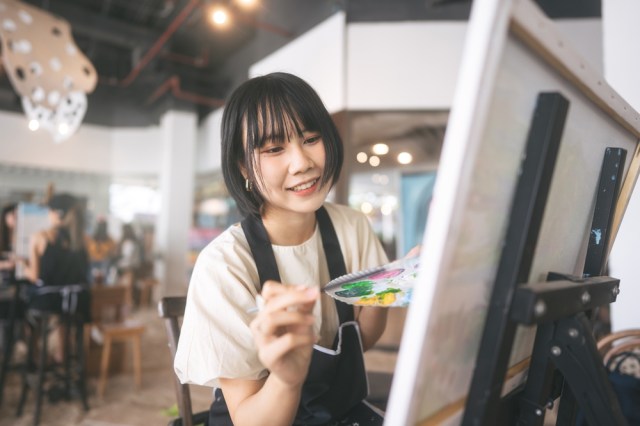 Women Painting
