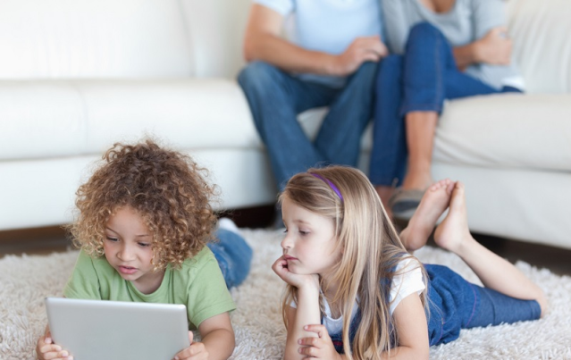 children screen time photo