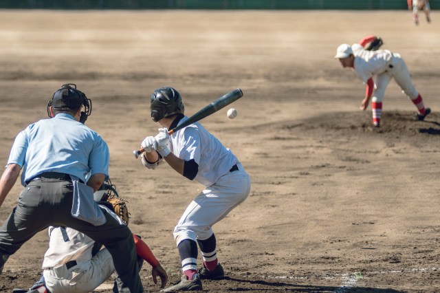 baseball throwing umpire