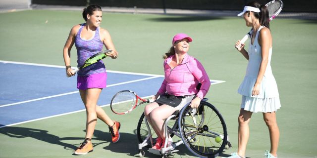 Wheelchair tennis and female tennis players