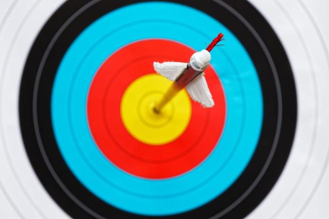 arrow hits the center